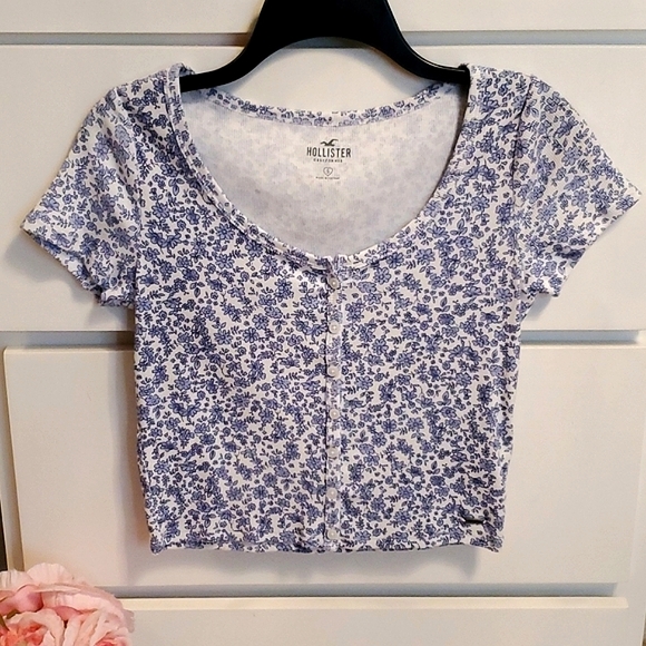 Hollister blue floral top - Picture 2 of 12